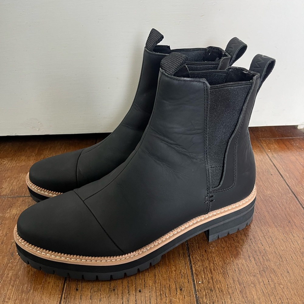 BLACK DAKOTA WATER RESISTANT TOMS LEATHER BOOT